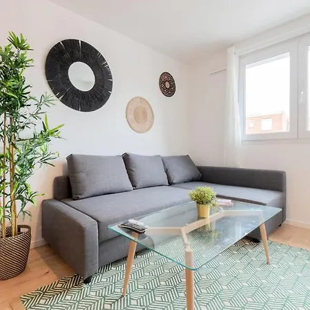 Lille, Fully-equipped With Parking Space * Lille