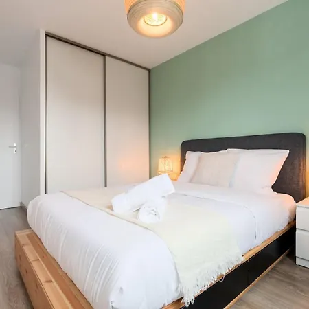 Lille, Fully-equipped With Parking Space