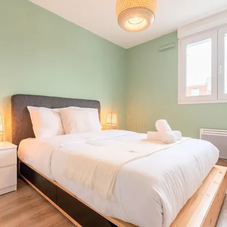 Lille, Fully-equipped With Parking Space * Lille