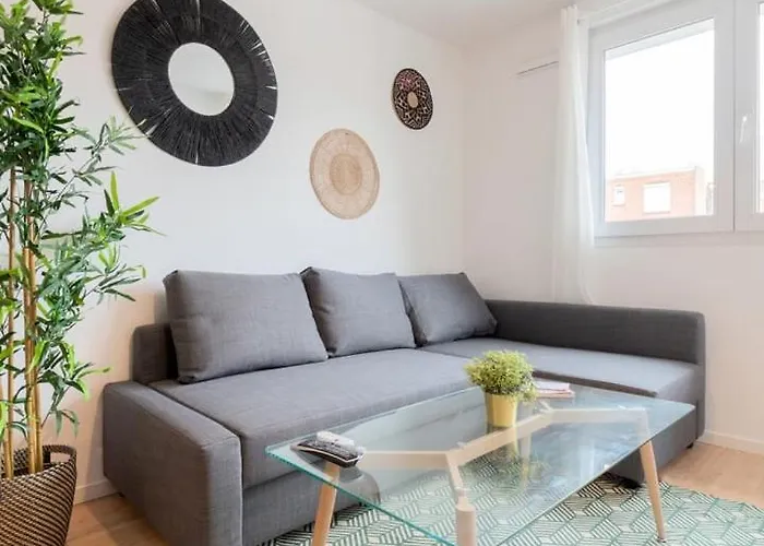 Lille, Fully-equipped With Parking Space * Lille