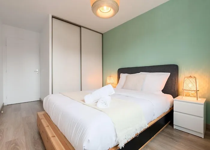 Lille, Fully-equipped With Parking Space