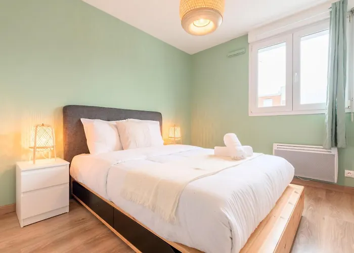 Lille, Fully-equipped With Parking Space * Lille