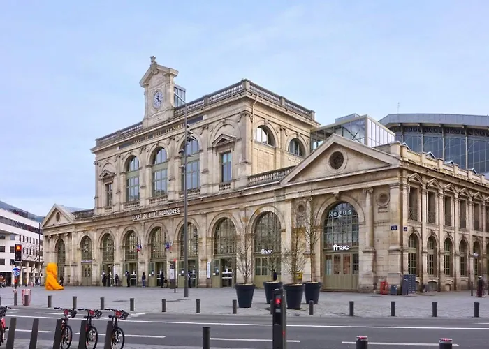 Lille, Fully-equipped With Parking Space Apartment Lille