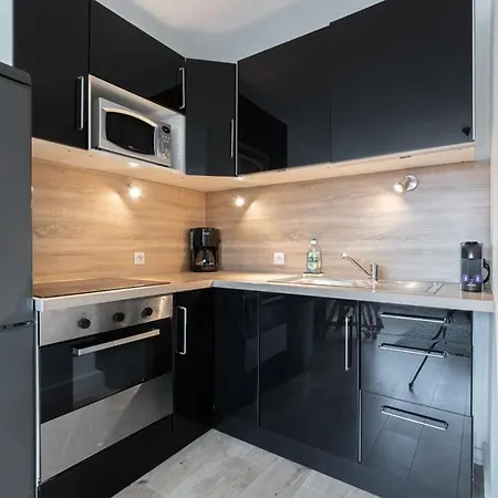 Lille, Fully-equipped With Parking Space Λιλ