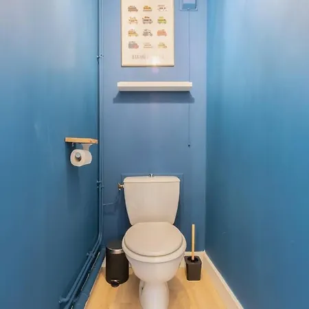 Lille, Fully-equipped With Parking Space Лилль