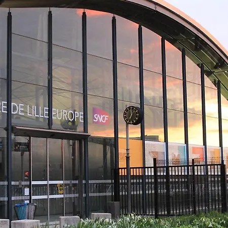 Апартаменты Lille, Fully-equipped With Parking Space Лилль