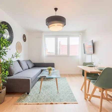Lille, Fully-equipped With Parking Space Appartement Rijsel