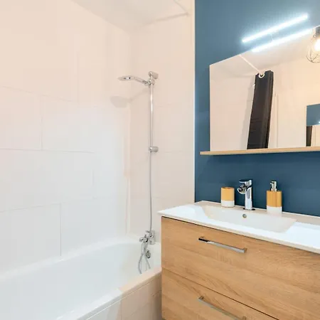 Lille, Fully-equipped With Parking Space Διαμέρισμα